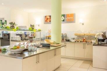 هتل Holiday Inn Express Neunkirchen, An Ihg