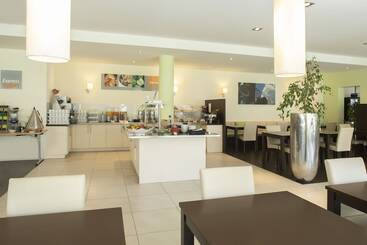 هتل Holiday Inn Express Neunkirchen, An Ihg