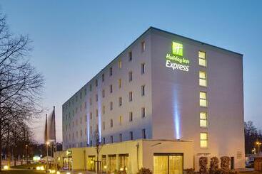 هتل Holiday Inn Express Neunkirchen, An Ihg