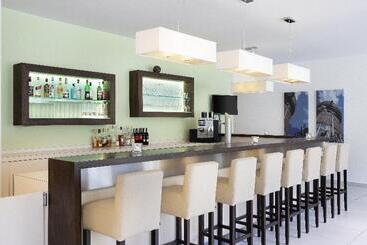 هتل Holiday Inn Express Neunkirchen, An Ihg