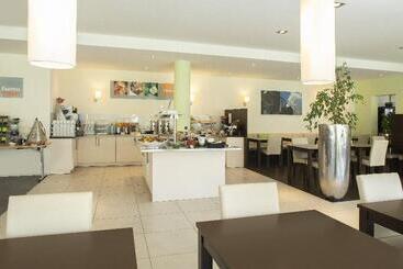 هتل Holiday Inn Express Neunkirchen, An Ihg