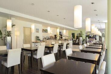 هتل Holiday Inn Express Neunkirchen, An Ihg
