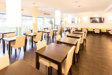 هتل Holiday Inn Express Neunkirchen, An Ihg