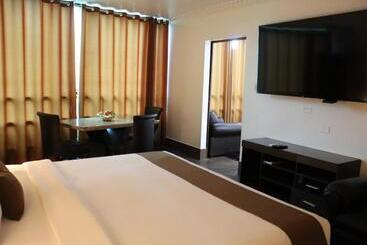 هتل Suites Inkari