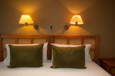 هتل Lodge Lakutaia