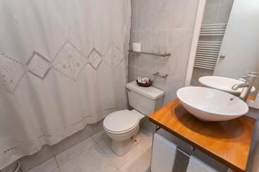 هتل Lodge Lakutaia