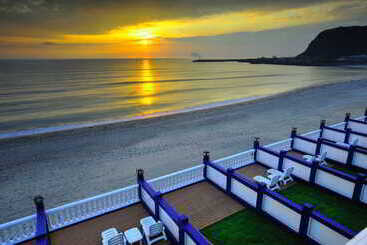 هتل White House Hot Spring Beach Resort