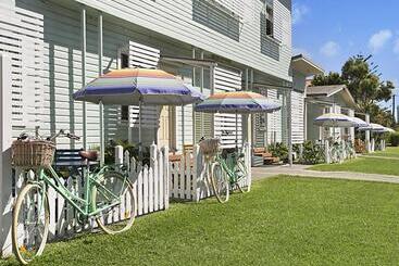 La Costa Beachside Motel