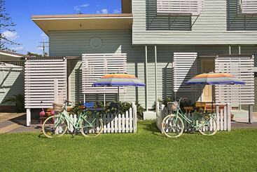 La Costa Beachside Motel