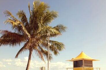 La Costa Beachside Motel