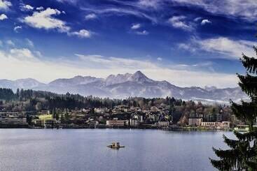 استراحتگاه Barry Memle Directly At The Lake