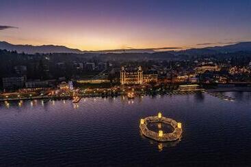 استراحتگاه Barry Memle Directly At The Lake