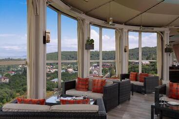 استراحتگاه Tsaghkadzor Marriott