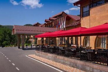 استراحتگاه Tsaghkadzor Marriott