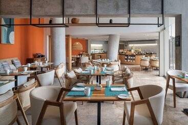 هتل Hilton Garden Inn Cancun Airport