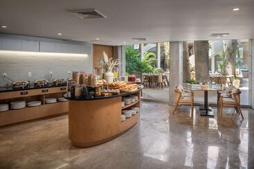 هتل Hilton Garden Inn Cancun Airport