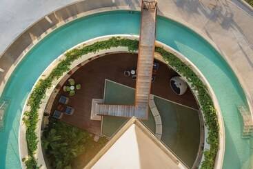 هتل Hilton Garden Inn Cancun Airport