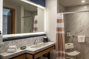 هتل Hilton Garden Inn Cancun Airport