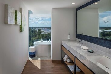 هتل Hilton Garden Inn Cancun Airport