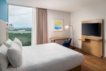 هتل Hilton Garden Inn Cancun Airport