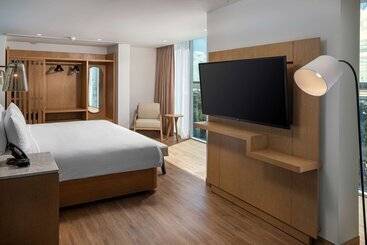 هتل Hilton Garden Inn Cancun Airport