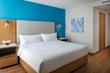 هتل Hilton Garden Inn Cancun Airport