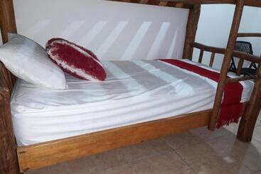 Hostal Blood Moon - Rio Dulce