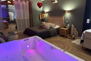 پانسیون Mas Hinaiti   Suite Romantique Avec Spa Et écran Géant De Cinéma