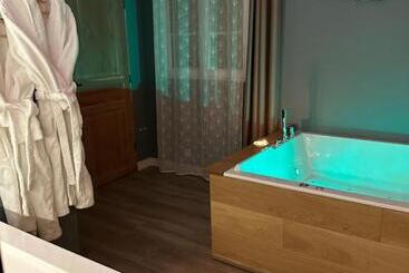 پانسیون Mas Hinaiti Suite Romantique Avec Spa Et écran Géant De Cinéma