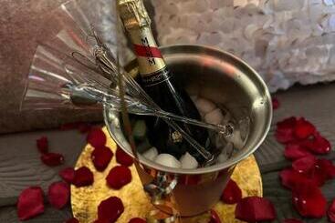 پانسیون Mas Hinaiti   Suite Romantique Avec Spa Et écran Géant De Cinéma