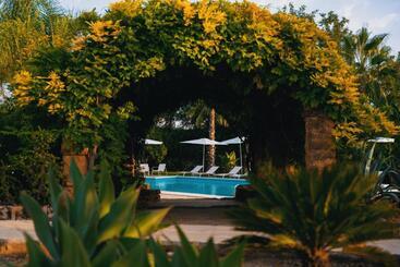 تختخواب و صبحانه Emesh Boutique Suite