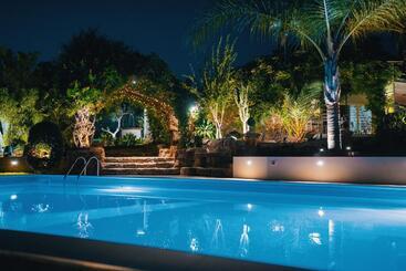 تختخواب و صبحانه Emesh Boutique Suite