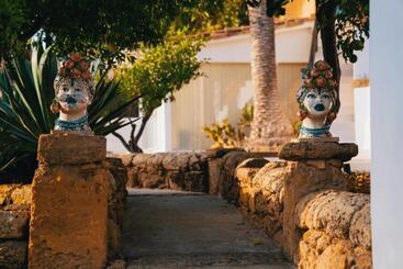 تختخواب و صبحانه Emesh Boutique Suite