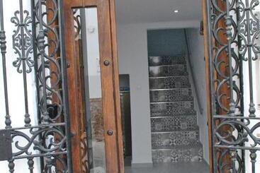 تختخواب و صبحانه Kico