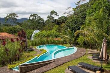 هتل Kantu Garden Lodge