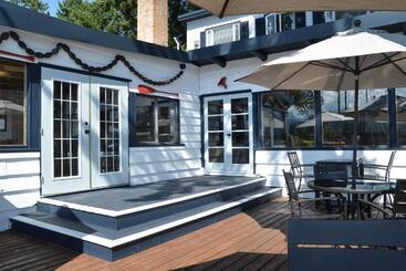 هتل Raven Point Inn