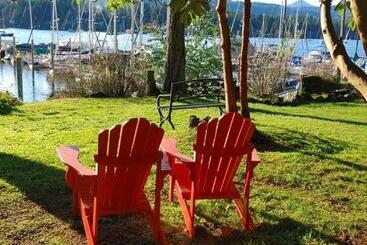 هتل Raven Point Inn