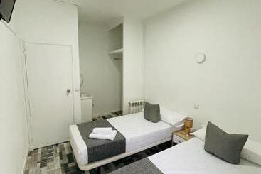 پانسیون Hostal Noche Y Dia