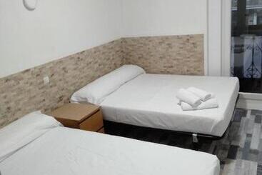 پانسیون Hostal Noche Y Dia