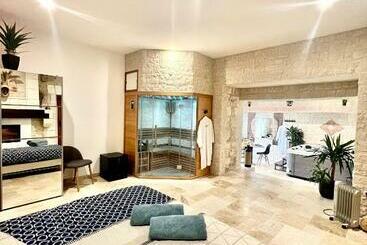 پانسیون Suite Privative Jacuzzi Sauna De La Villa Del Castagnol