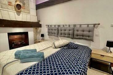 پانسیون Suite Privative Jacuzzi Sauna De La Villa Del Castagnol