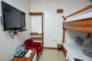 تختخواب و صبحانه Kuti Hotel Stone Town