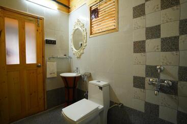 هتل Coastal Bay Inn By Gemstone Hospitality