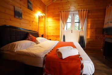 هتل Coastal Bay Inn By Gemstone Hospitality