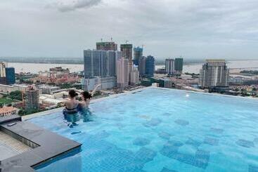 هتل The Penthouse Residence