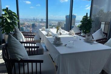 هتل The Penthouse Residence