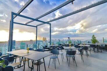 هتل The Penthouse Residence