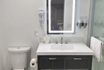 مُتل Omeo Suites