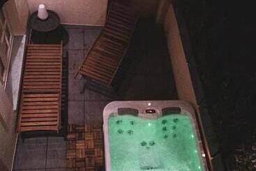 بنسيون Boutique Hotel U Zvonku