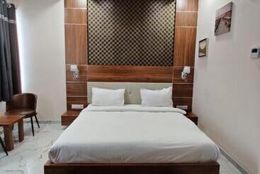 Vadpadraka Hotel And Resort